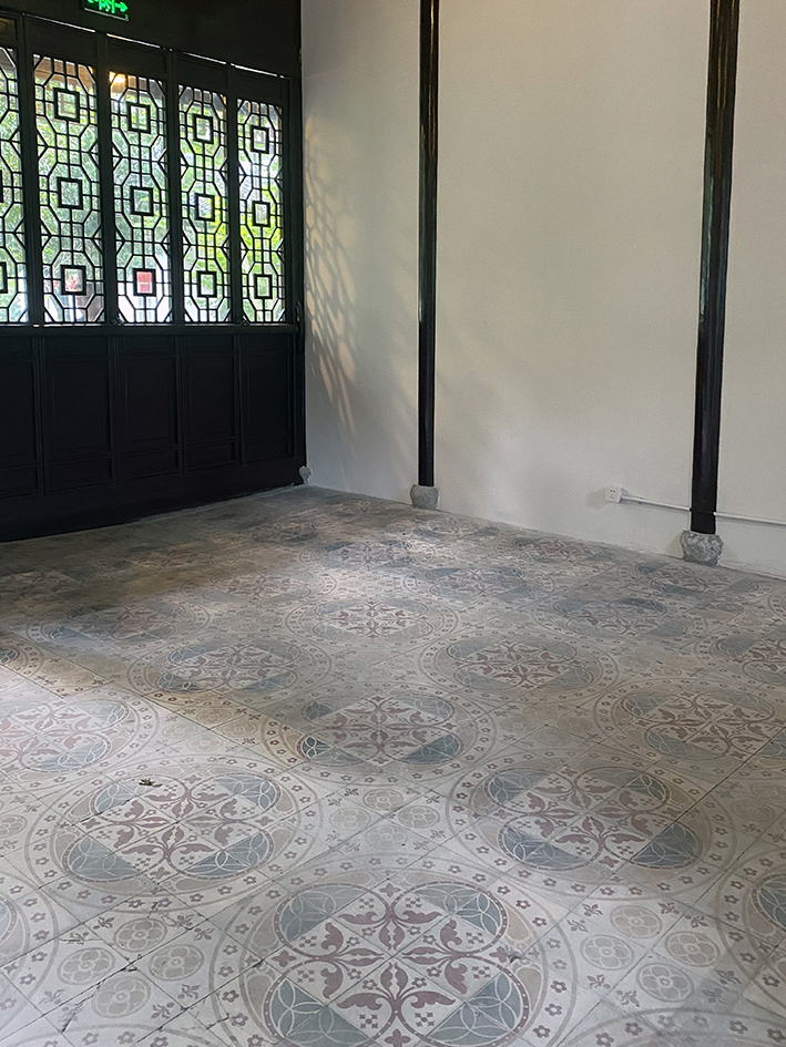 0927_140005_860.jpg 2020.9.23朱家角课植园迎贵厅抢修工程竣工验收 修复后的地砖.jpg