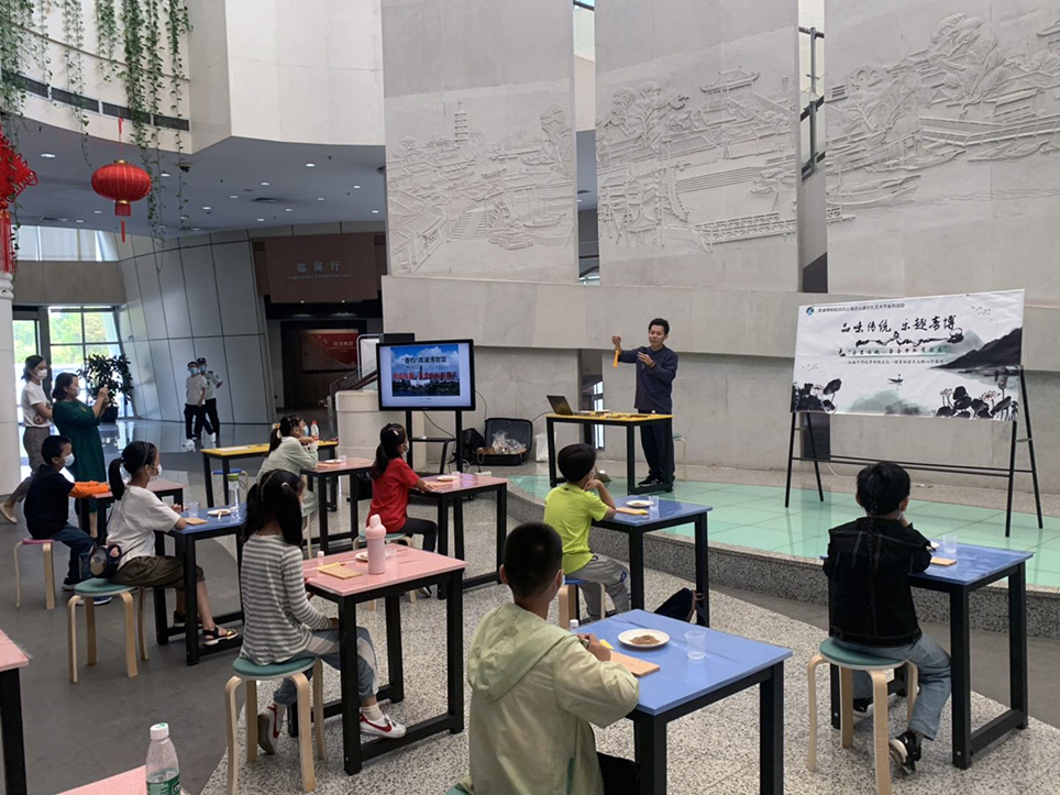 2020.10.1一脉香传——青浦博物馆开展“香道怡趣 芳香中秋贺国庆”主题活动1.jpg