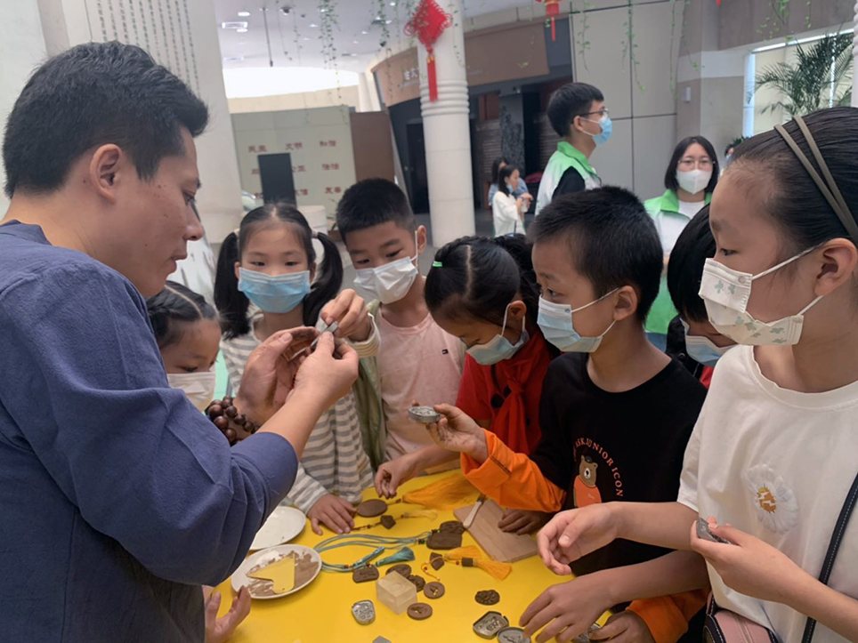 2020.10.1一脉香传——青浦博物馆开展“香道怡趣 芳香中秋贺国庆”主题活动2.jpg